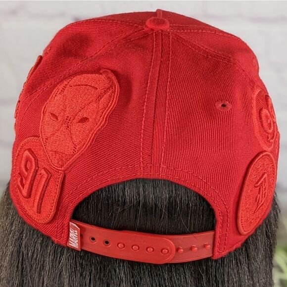 Marvel Deadpool Red Embroidered Icons Snapback Hat - Picture 3 of 14